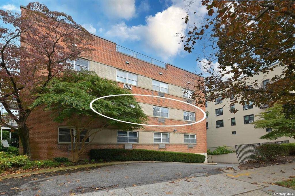 Great Neck, NY 11023,1 WOOLEYS LN #2-N