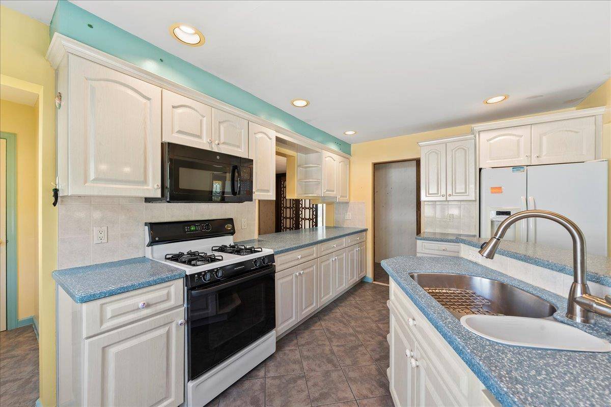 Medford, NY 11763,197 Maple ST