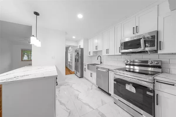 West Hempstead, NY 11552,729 Janos LN