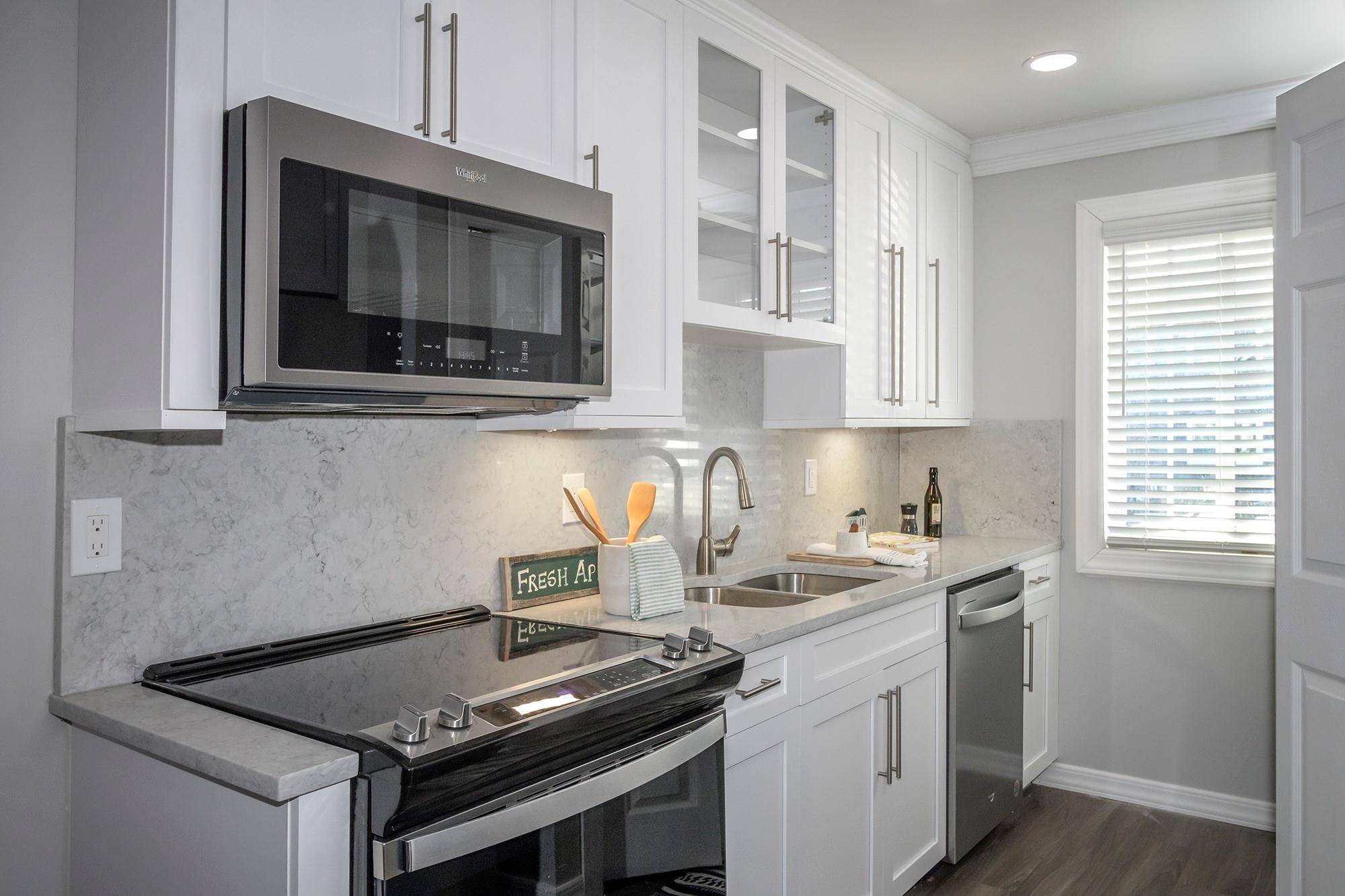 Holtsville, NY 11742,400 Plad BLVD #400