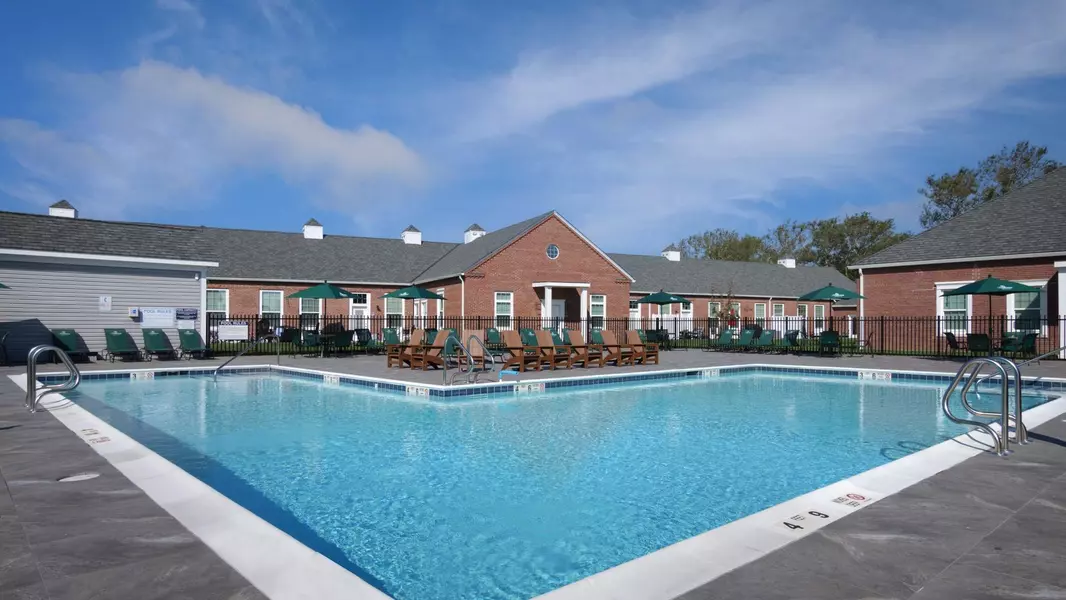 75 Circle DR #94-203, Central Islip, NY 11722