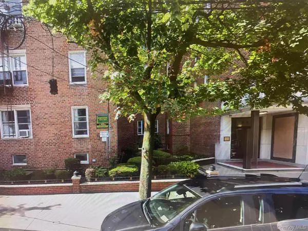 65-70 Booth ST #2B, Rego Park, NY 11374