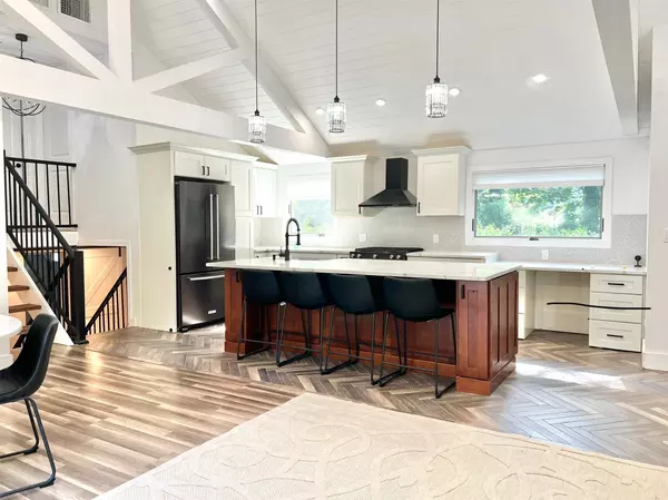 Melville, NY 11747,14 Suydam DR