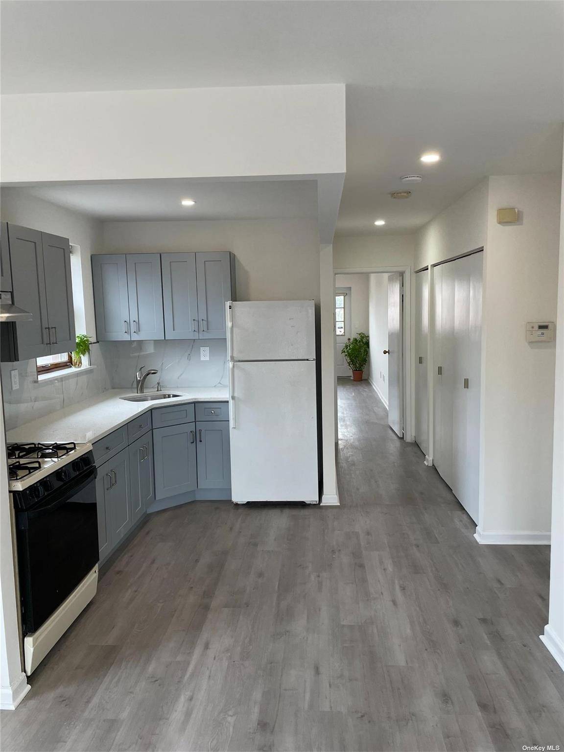 Maspeth, NY 11378,52-55 72 ST #2B
