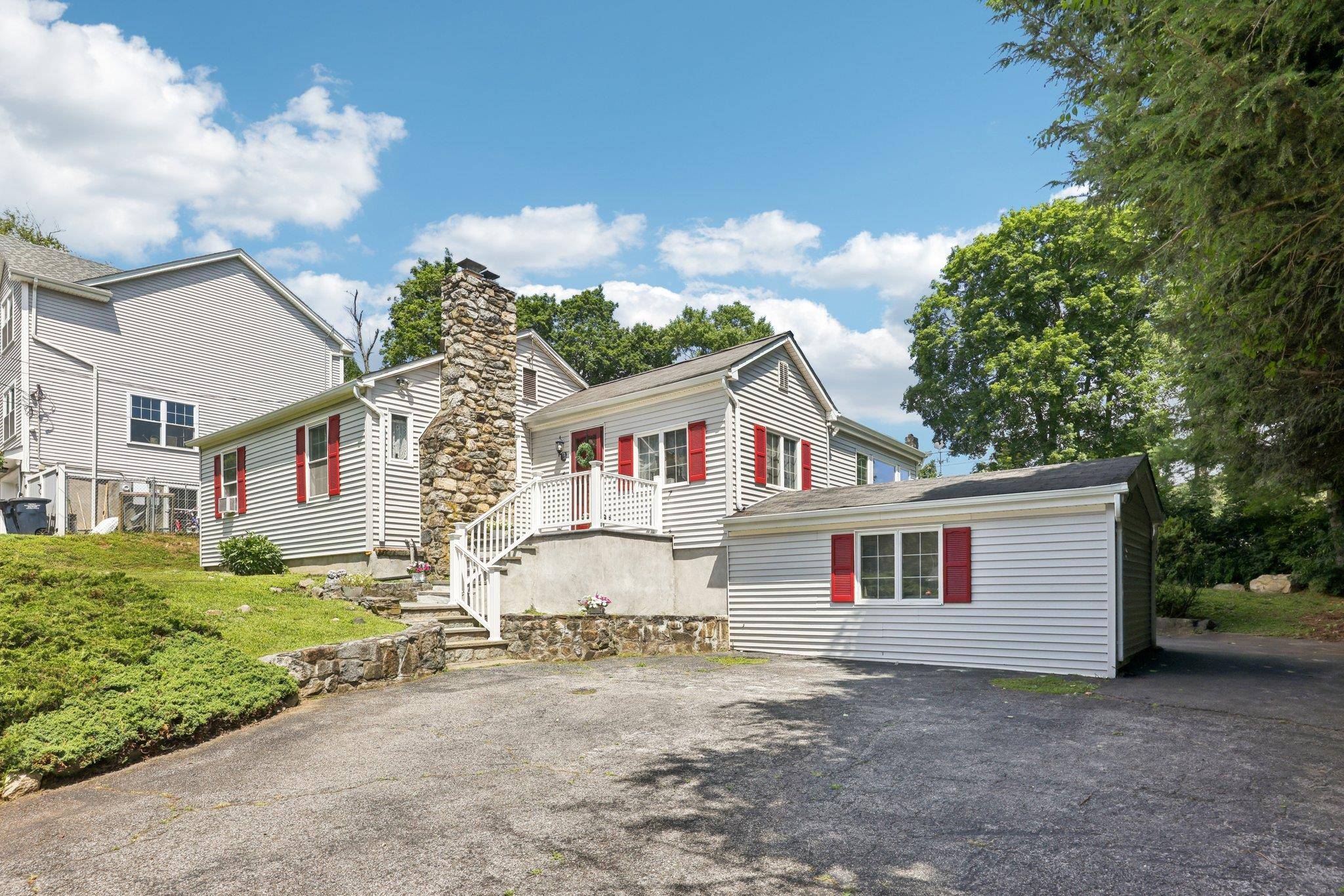4 Orange DR, Mahopac, NY 10541