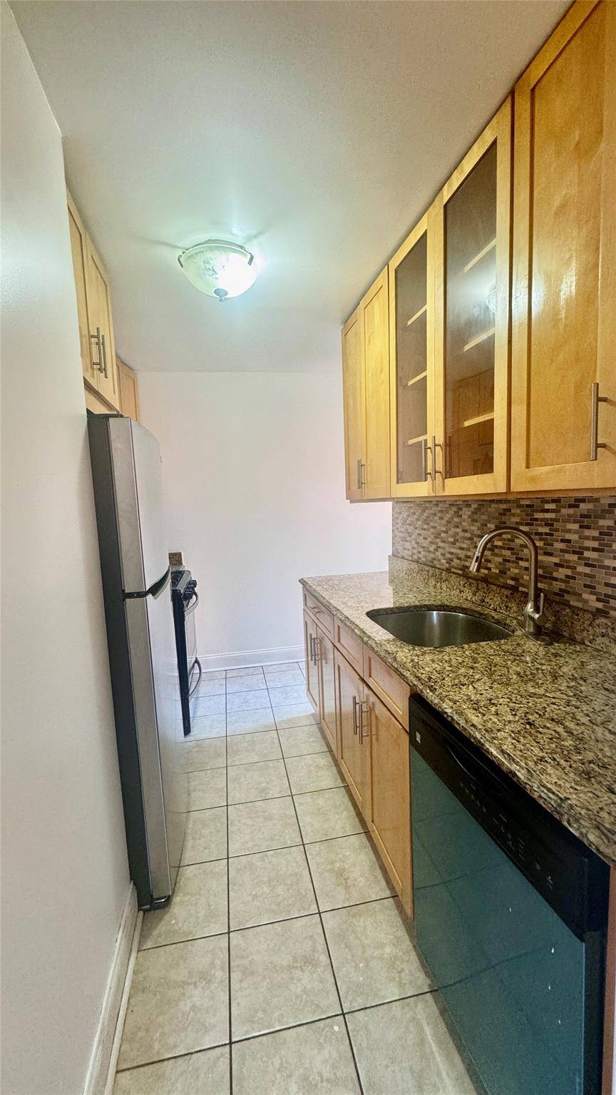 Kew Garden Hills, NY 11367,14133 78th Ave #3B
