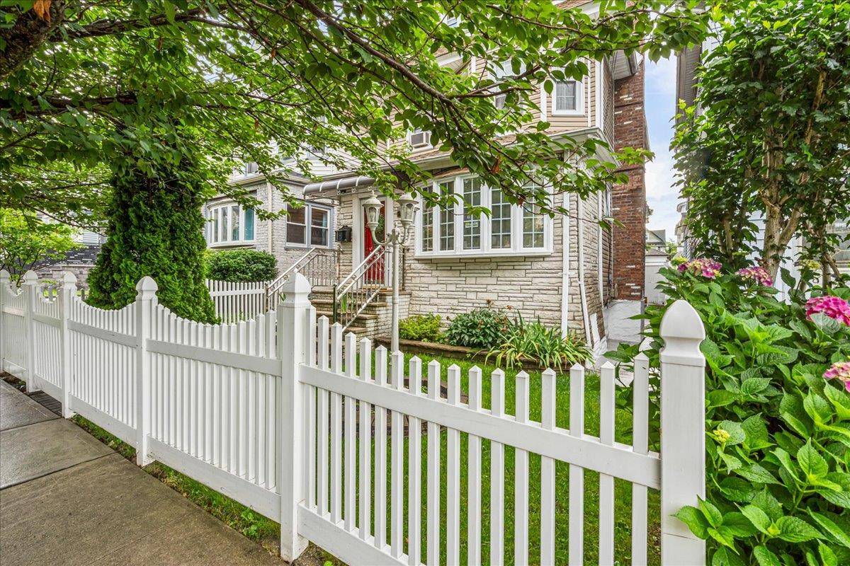 Richmond Hill, NY 11418,84-31 107th ST