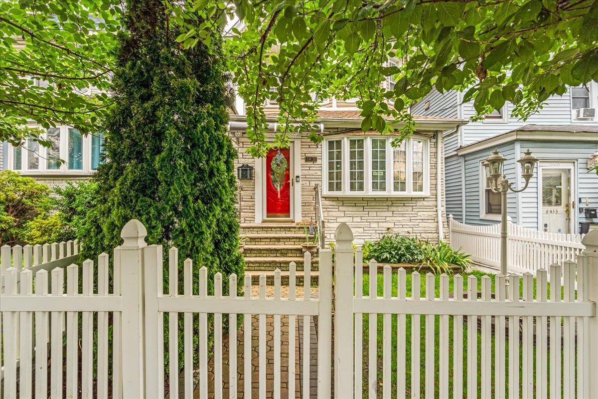 Richmond Hill, NY 11418,84-31 107th ST