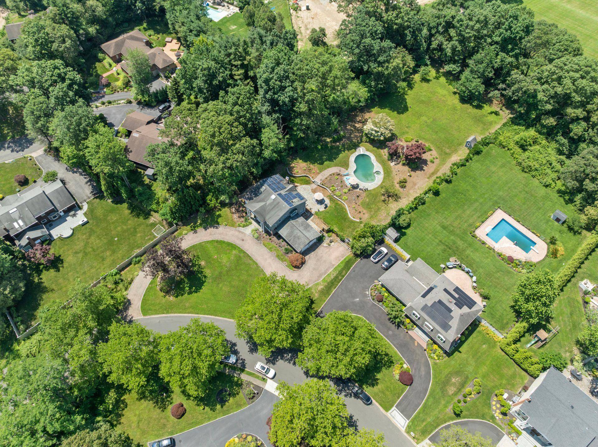 Dix Hills, NY 11746,9 Lucille LN