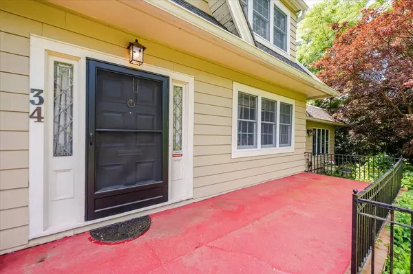 Great Neck, NY 11021,34 Elm ST