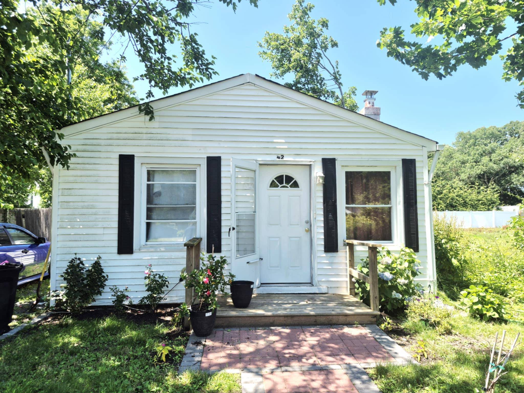 42 Oak DR, Riverhead, NY 11901
