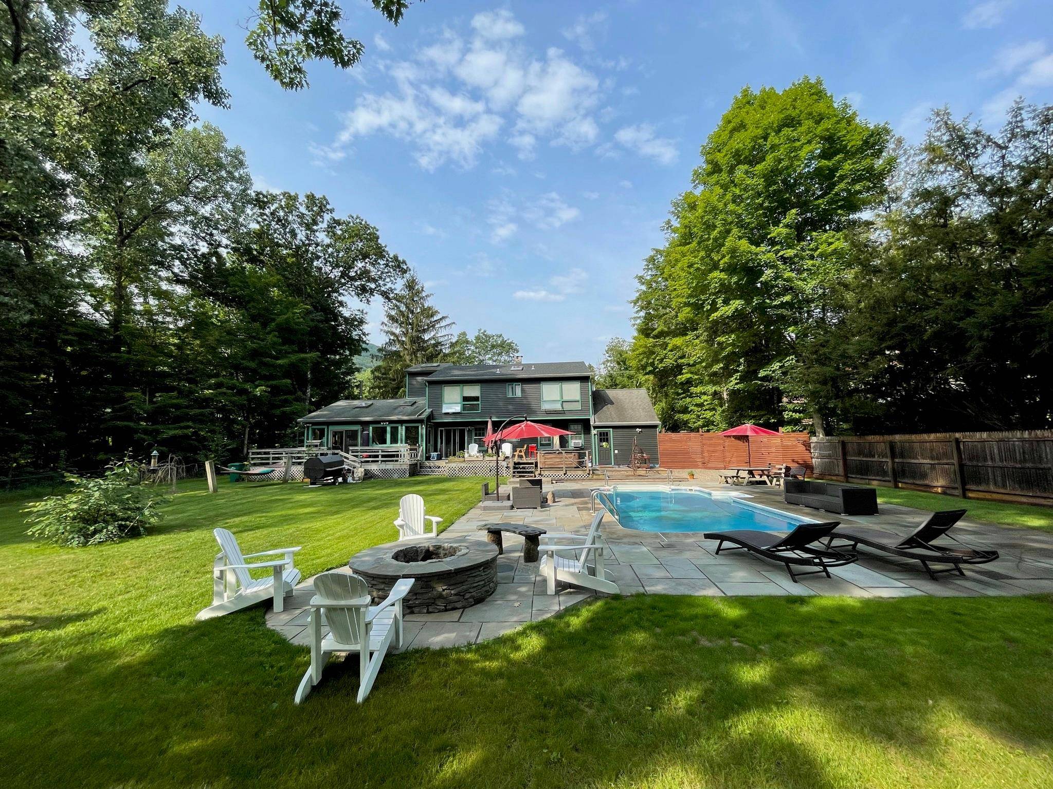19 Jay ST, Phoenicia, NY 12464