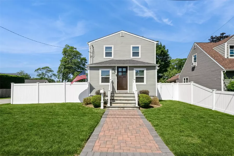 393 S 4th ST, Lindenhurst, NY 11757
