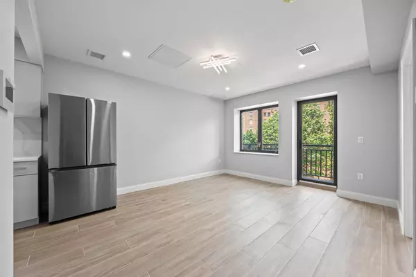 Flushing, NY 11355,13225 41st AVE #3B