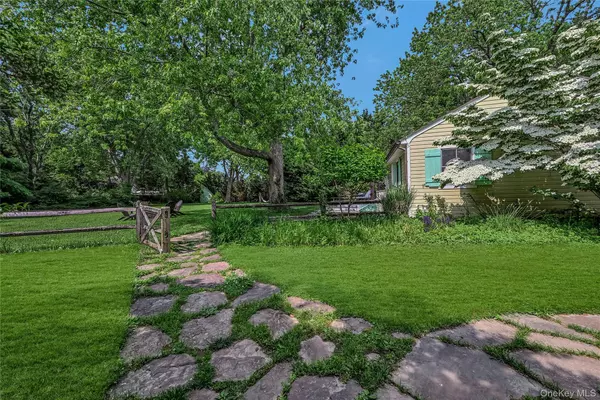 Southold, NY 11971,400 Town Creek LN