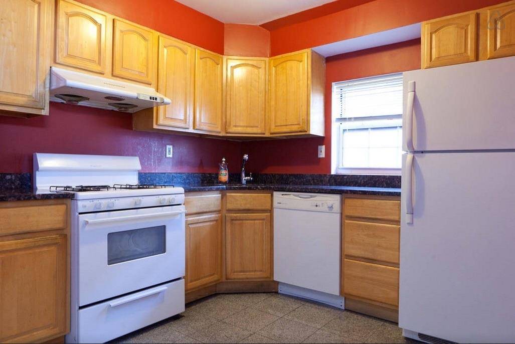 East Elmhurst, NY 11370,30-47 82nd ST #3FL