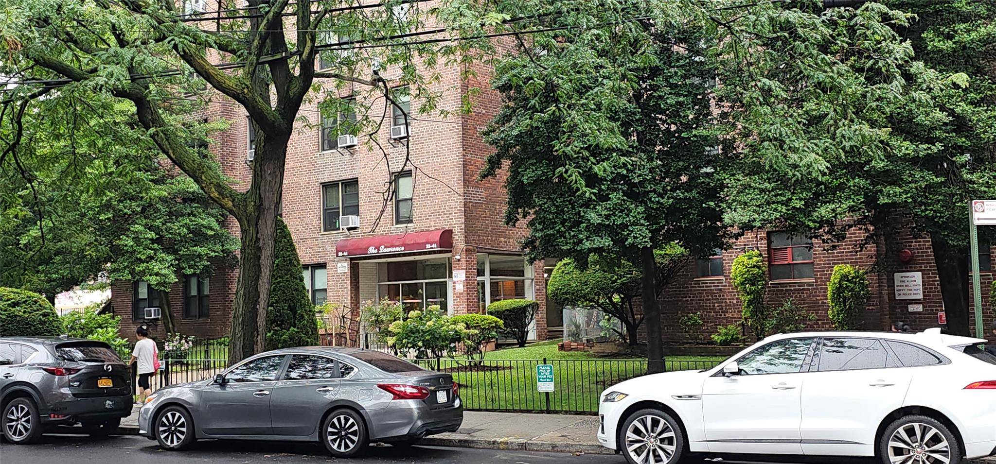 Jackson Heights, NY 11372,3344 Junction BLVD #2X