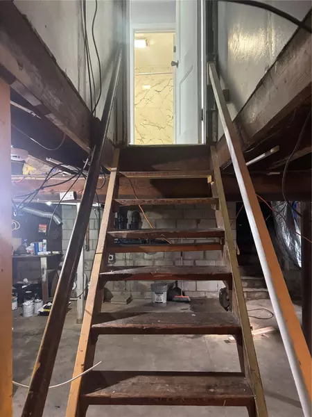 476 Revilo AVE, Shirley, NY 11967