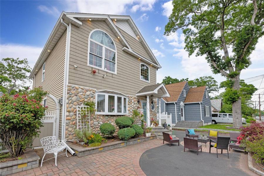 189 Melville RD, Farmingdale, NY 11735