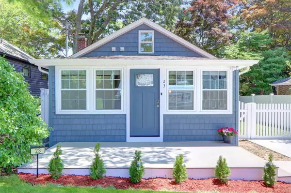 23 Eastport DR, Sound Beach, NY 11789