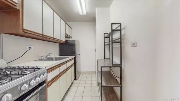 Howard Beach, NY 11414,8420 153rd AVE #6H