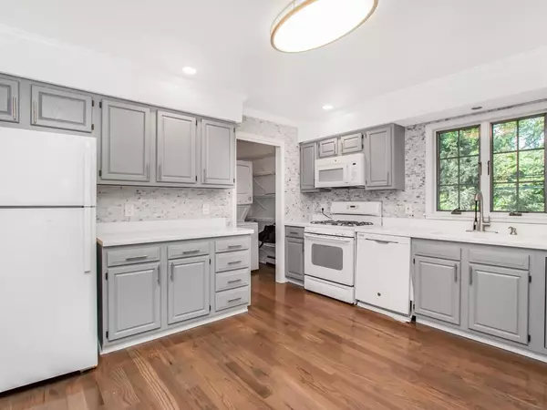 Hawthorne, NY 10532,237 Brady AVE