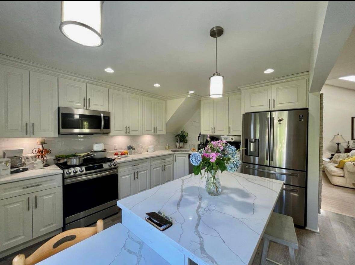 Syosset, NY 11791,48 Marlene DR