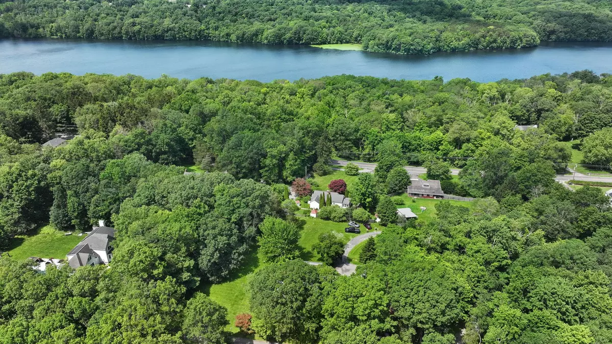 Wallkill, NY 12589,2 Gerri CT