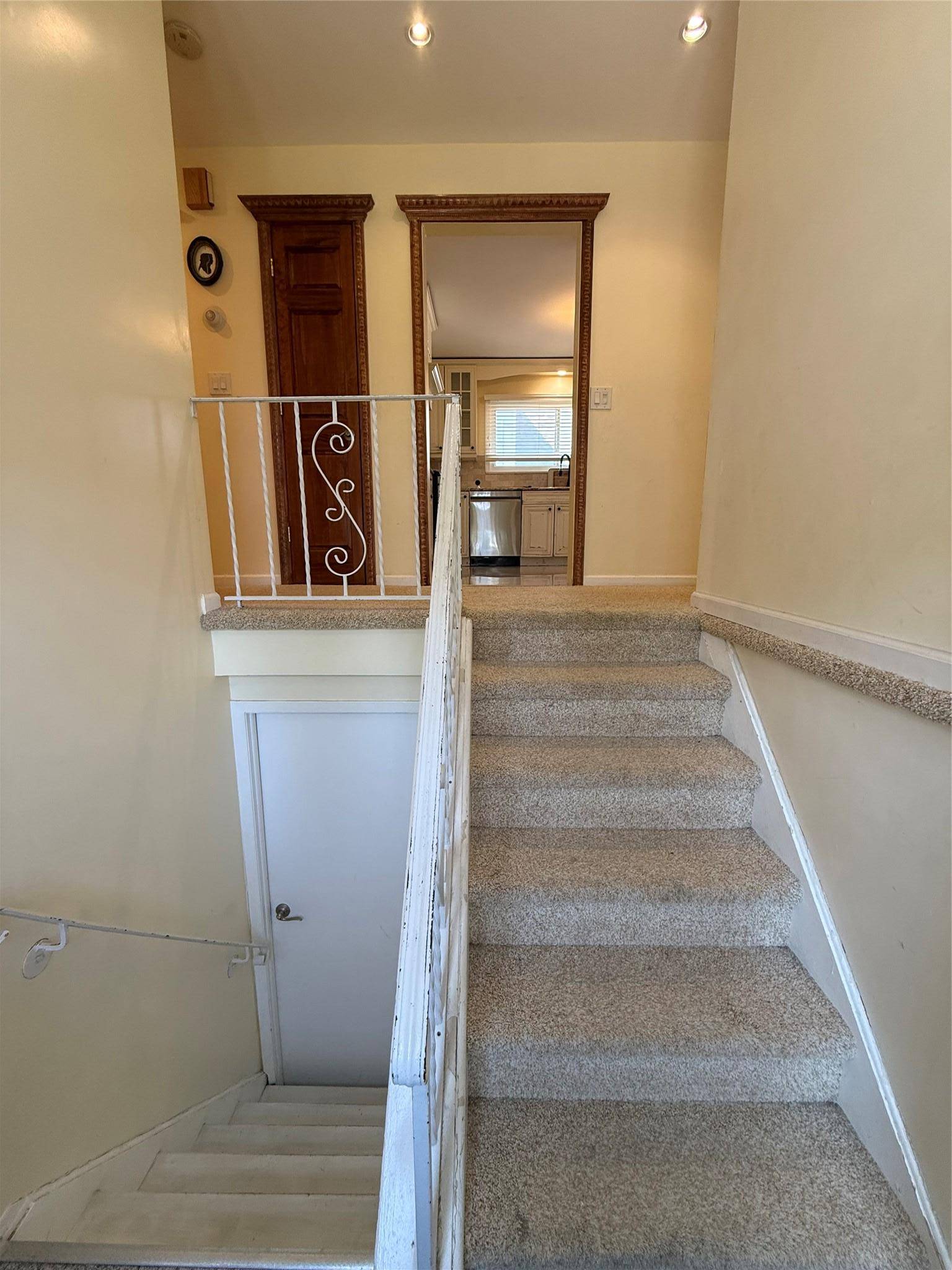 Floral Park, NY 11001,357 Whittier AVE