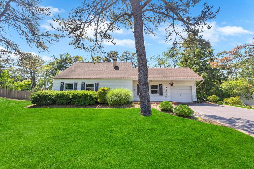 30 Redpine DR, Medford, NY 11763