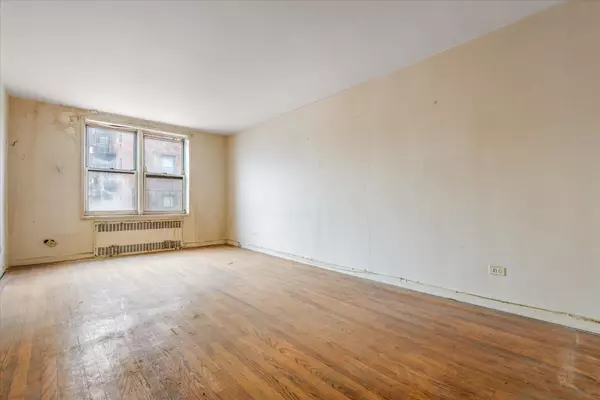 Forest Hills, NY 11375,67-30 Clyde ST #5R