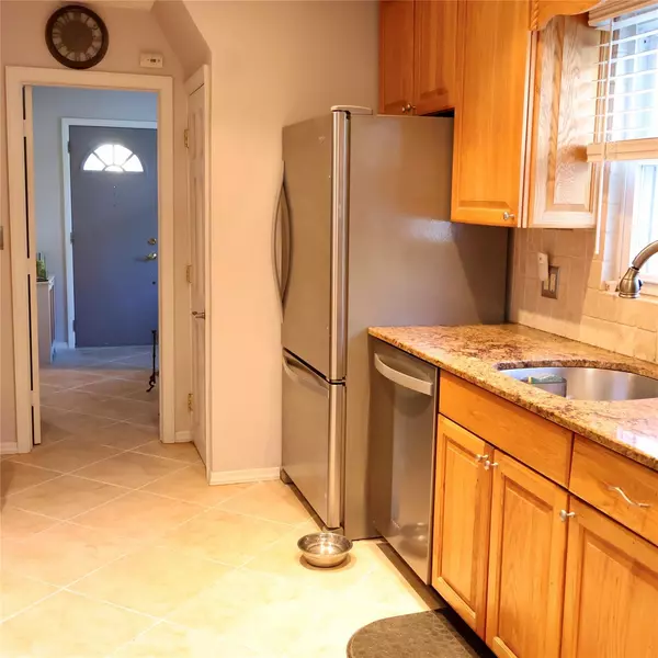 Oceanside, NY 11572,24 Pine ST