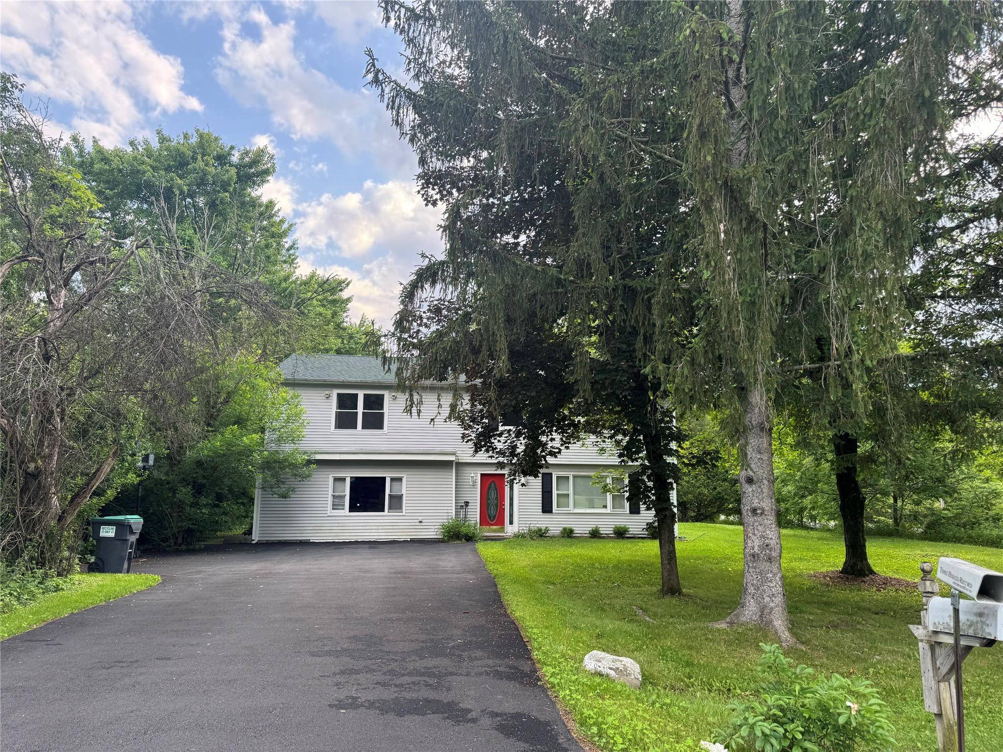 2 Partington PL, New Paltz, NY 12561
