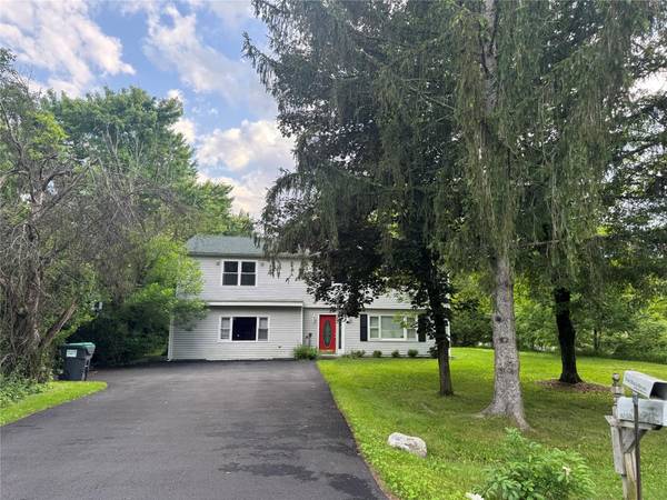 2 Partington PL, New Paltz, NY 12561
