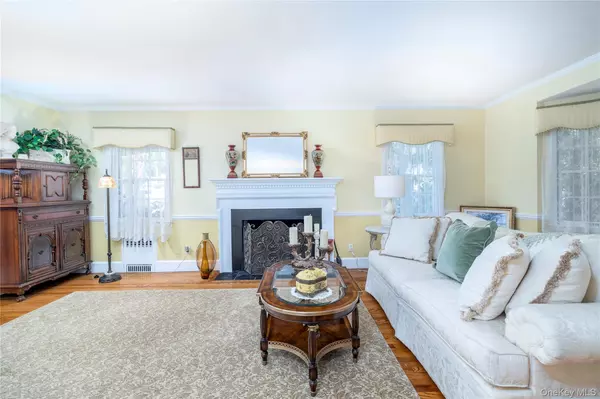 Rockville Centre, NY 11570,42 Roxen RD