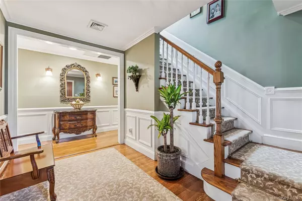 Rockville Centre, NY 11570,42 Roxen RD