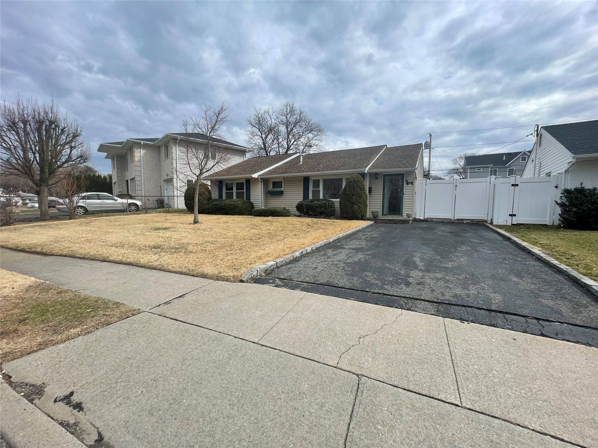 Glen Cove, NY 11542,30 Southridge DR