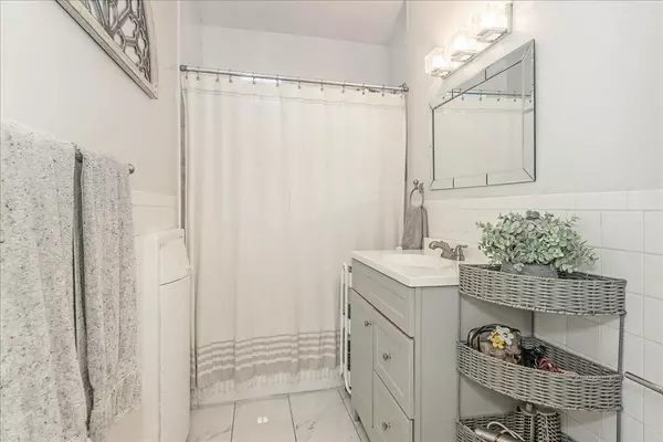 Rockville Centre, NY 11570,104 S Village AVE #1F
