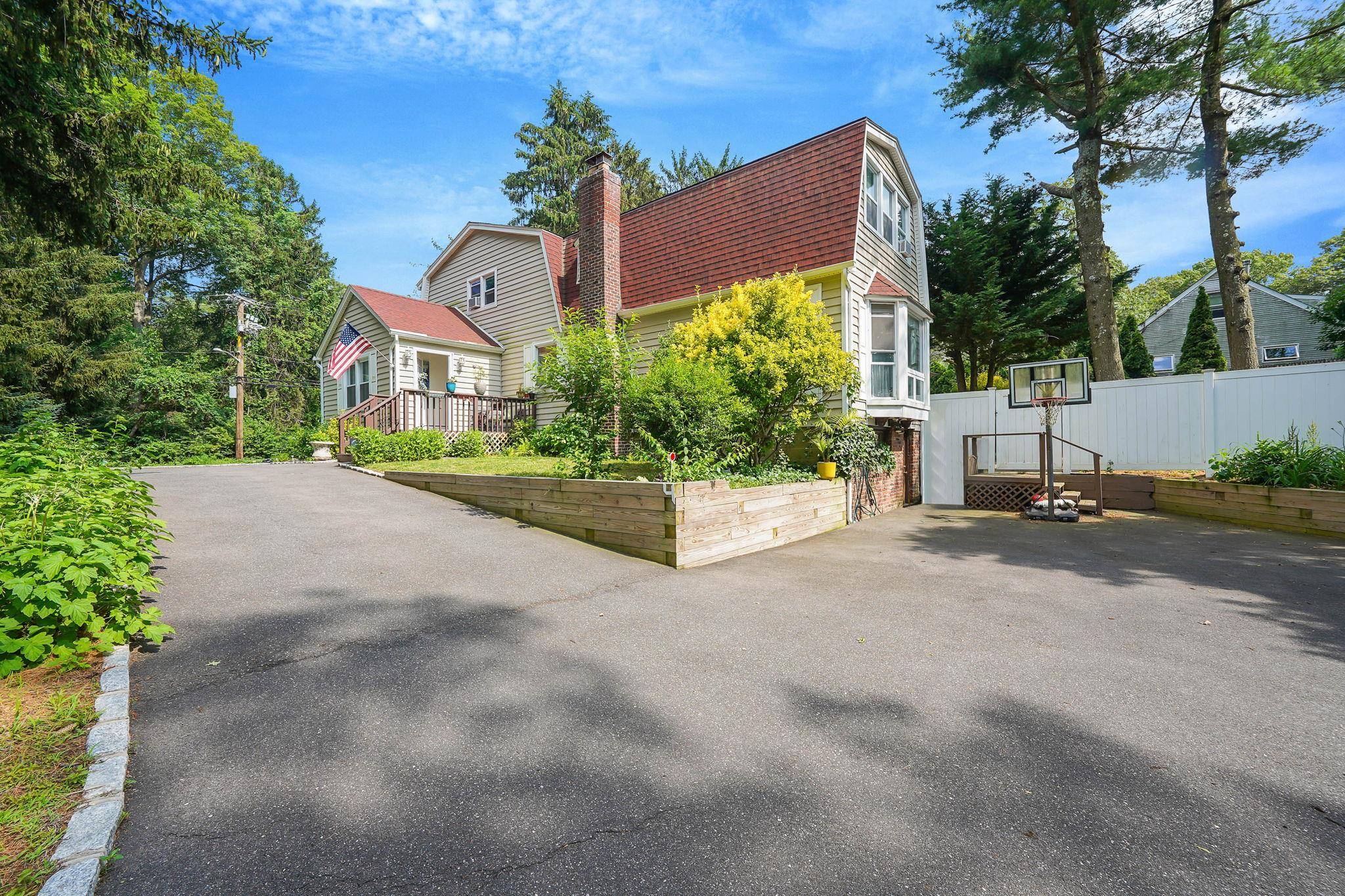 South Huntington, NY 11746,4 Kellum ST