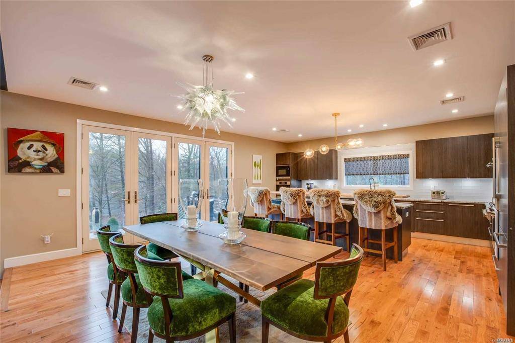 Locust Valley, NY 11560,5 Parish DR