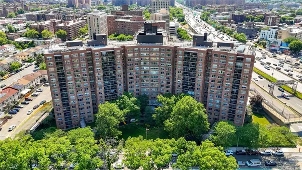61-20 Grand Central Pkwy #B 706, Forest Hills, NY 11375