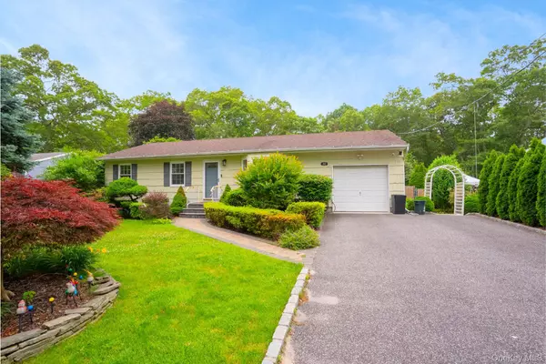 Coram, NY 11727,22 Howe RD
