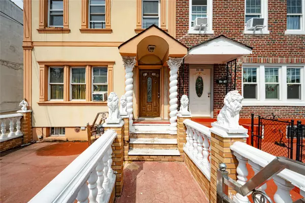 East Elmhurst, NY 11369,31-30 100 ST