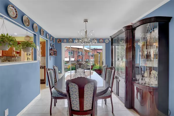 Jackson Heights, NY 11370,25-27 76th ST