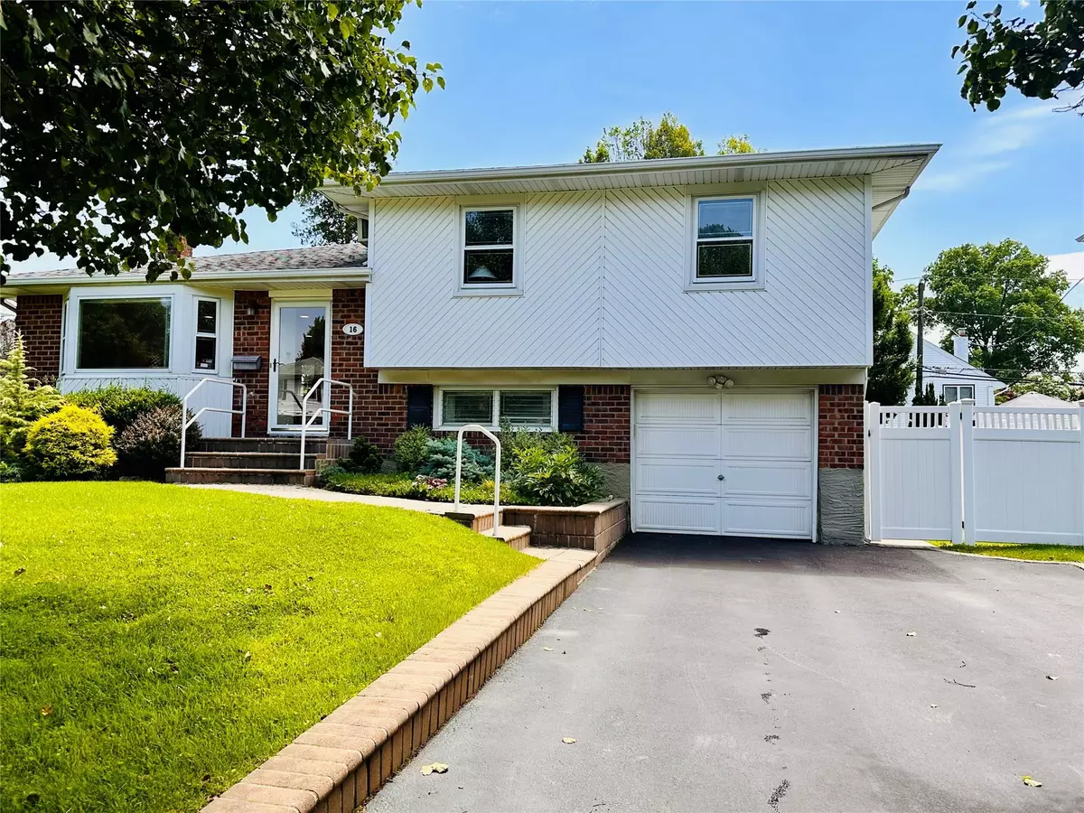 Syosset, NY 11791,16 Warren DR