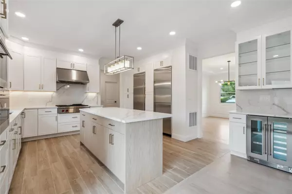 Syosset, NY 11791,15 Lorraine ST