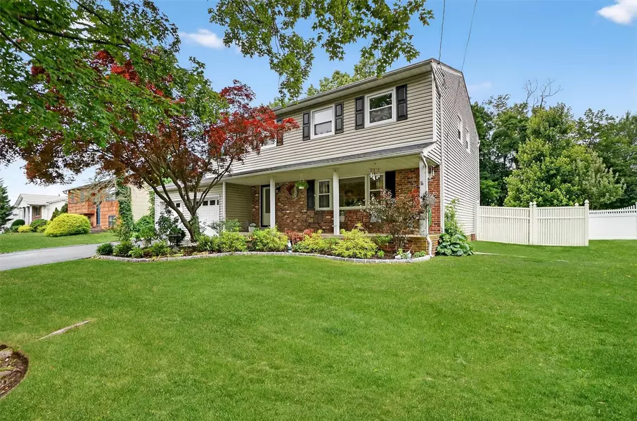 8 Argow PL, Nanuet, NY 10954