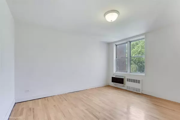 Sunnyside, NY 11104,46-01 39th AVE #303