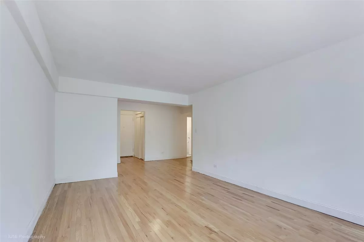 Sunnyside, NY 11104,46-01 39th AVE #303