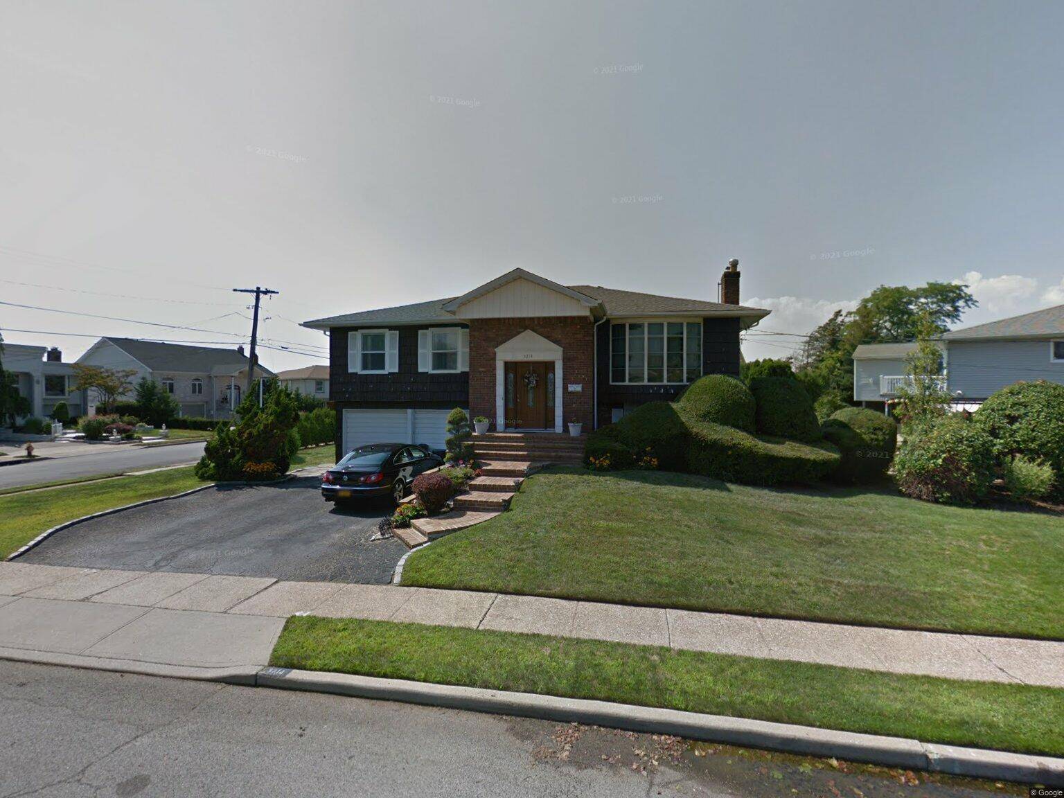 3214 Monterey DR, Merrick, NY 11566